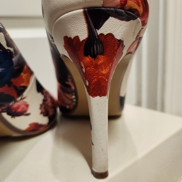 exe Floral Heels - Picture 6 of 13